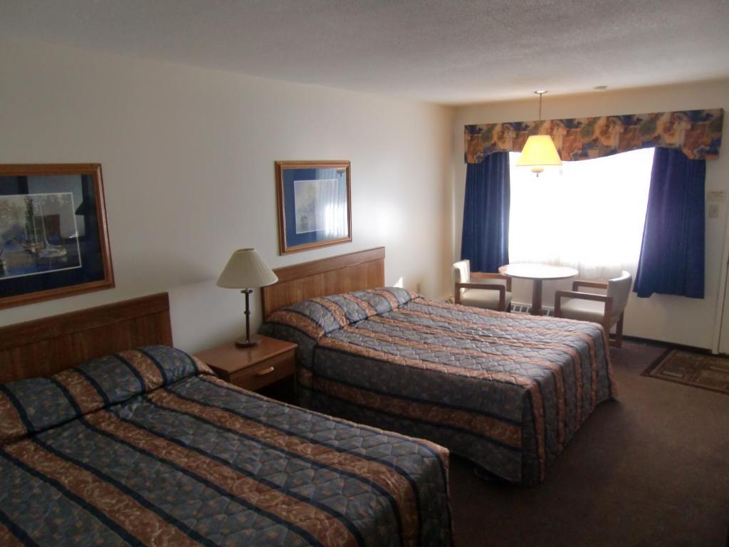 Ranchmen Motel Медисин-Хат Номер фото