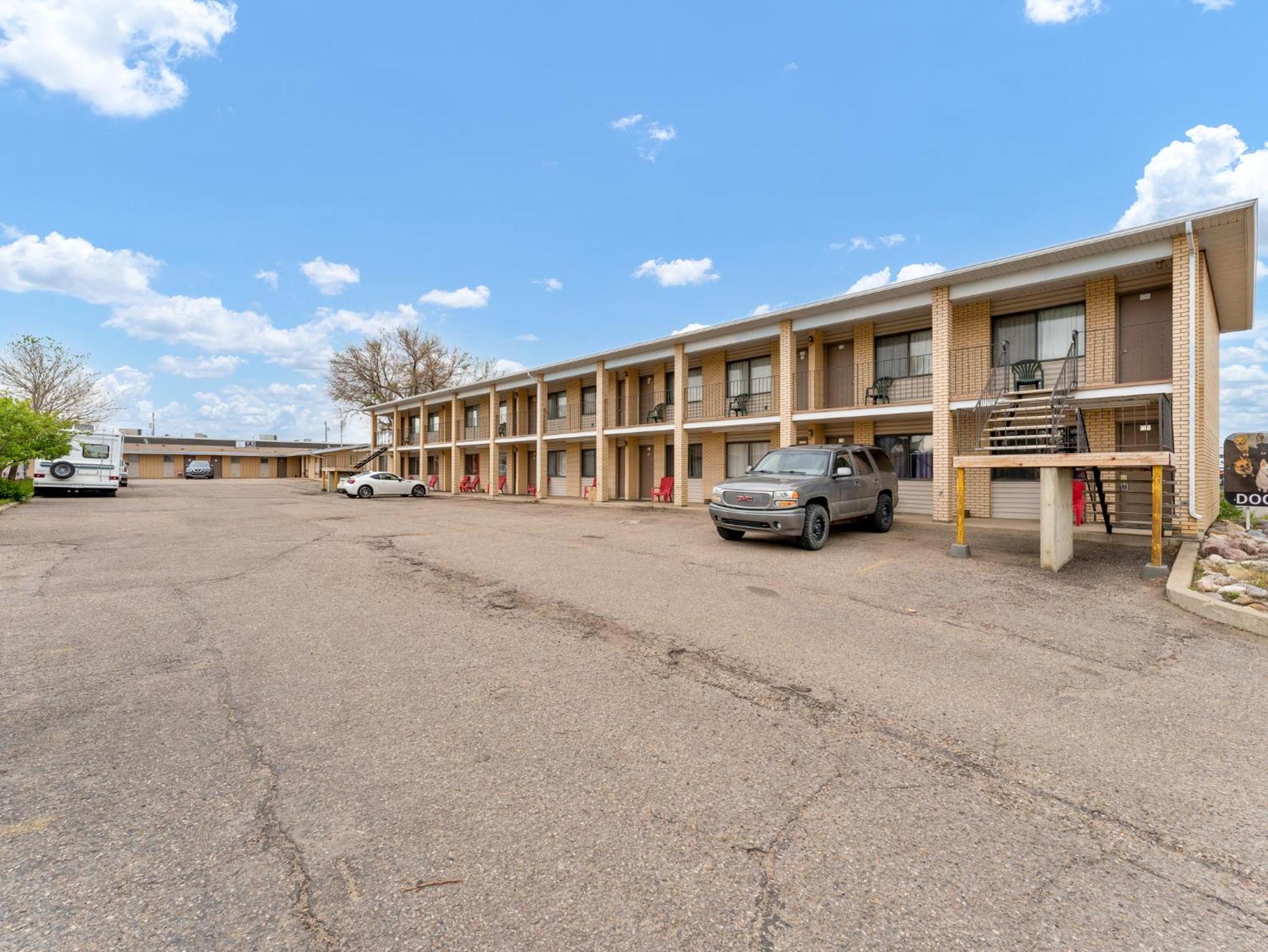 Ranchmen Motel Медисин-Хат Экстерьер фото