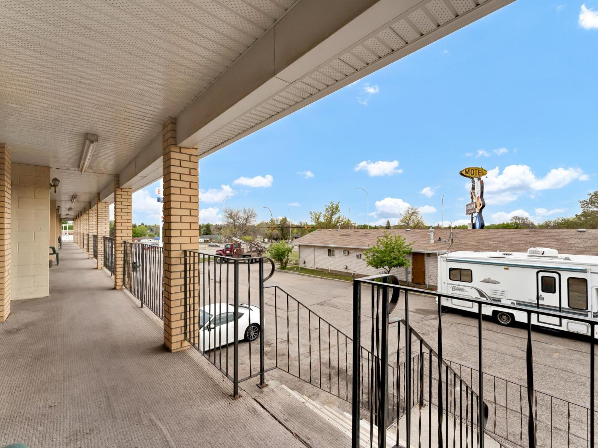 Ranchmen Motel Медисин-Хат Экстерьер фото