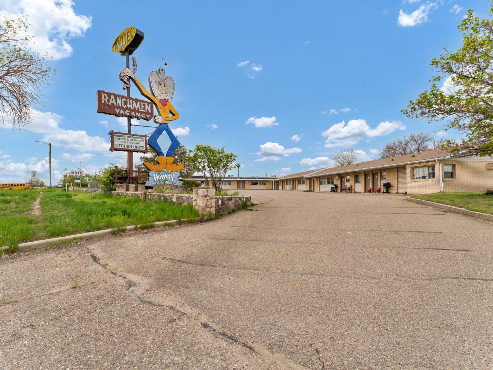 Ranchmen Motel Медисин-Хат Экстерьер фото