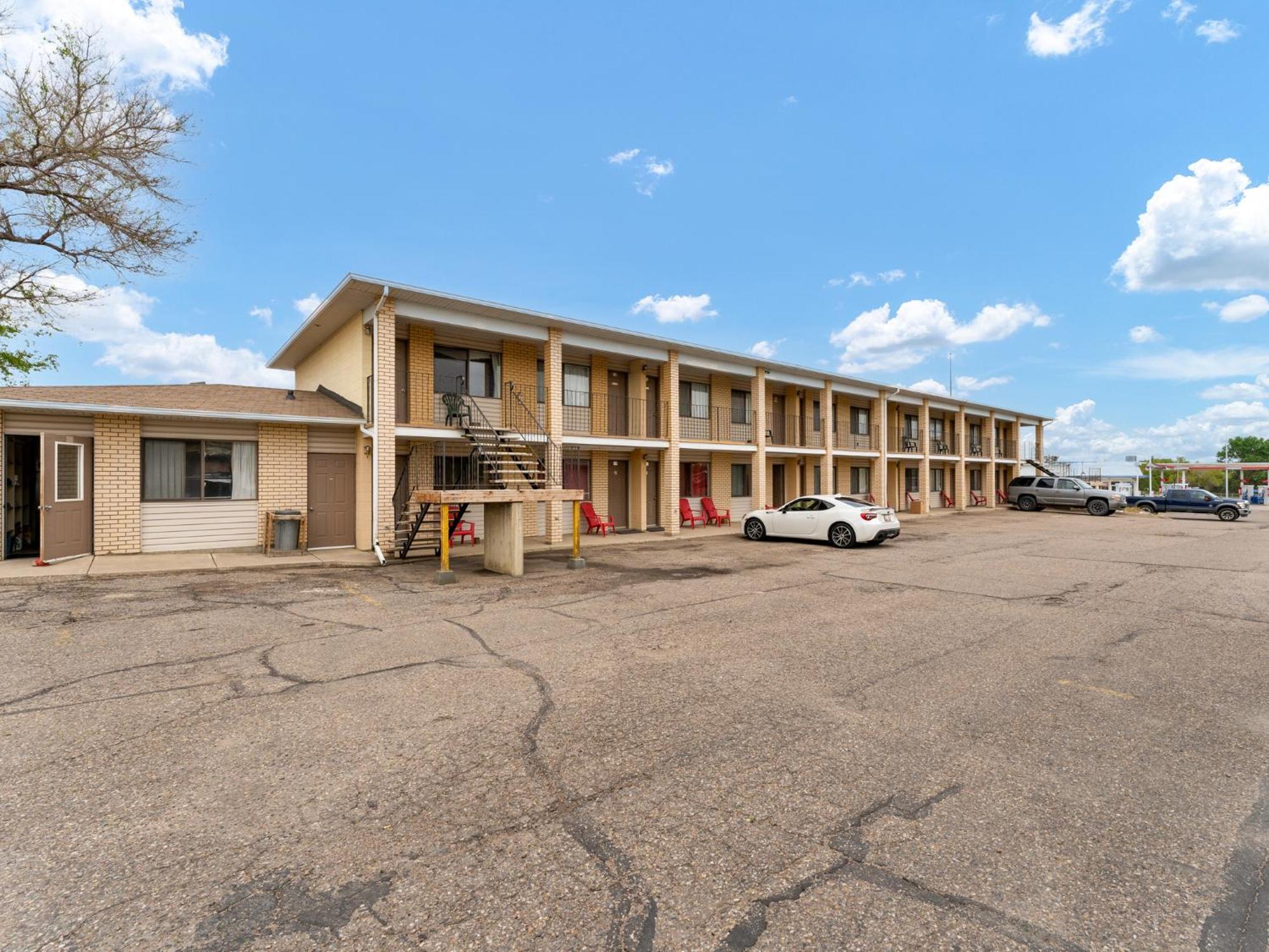 Ranchmen Motel Медисин-Хат Экстерьер фото